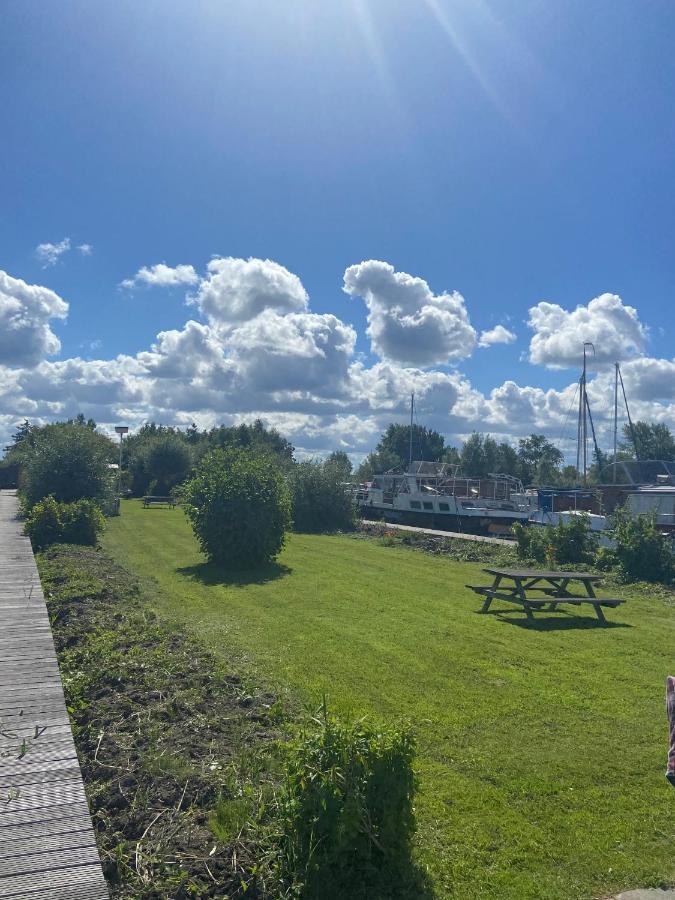 C'Est La Vie Houseboat Otel Nederhorst den Berg Dış mekan fotoğraf