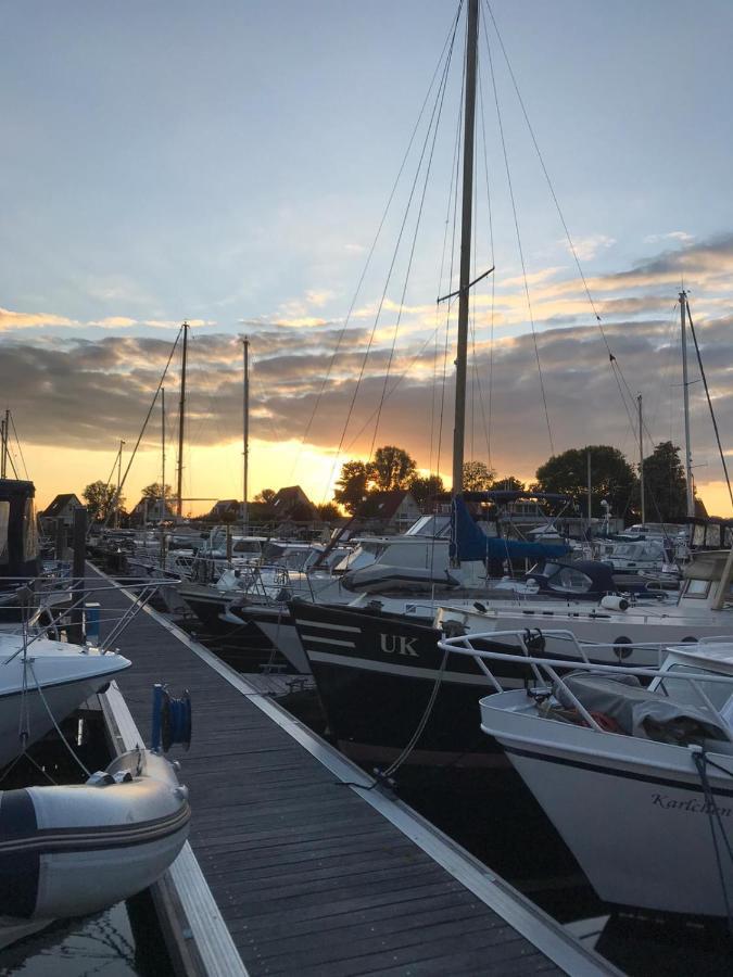 C'Est La Vie Houseboat Otel Nederhorst den Berg Dış mekan fotoğraf