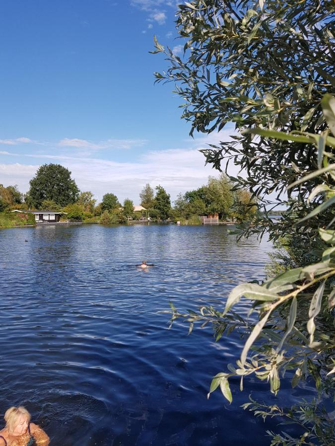 C'Est La Vie Houseboat Otel Nederhorst den Berg Dış mekan fotoğraf
