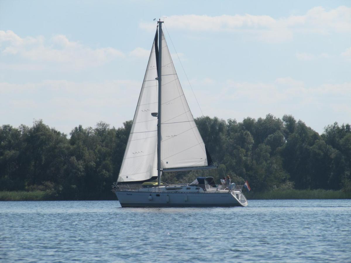 C'Est La Vie Houseboat Otel Nederhorst den Berg Dış mekan fotoğraf